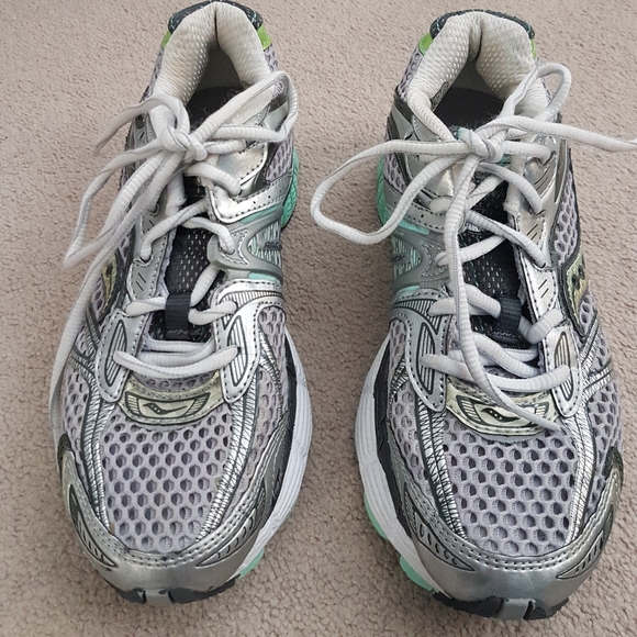 Saucony Running Shoes - Picture 3 of 7